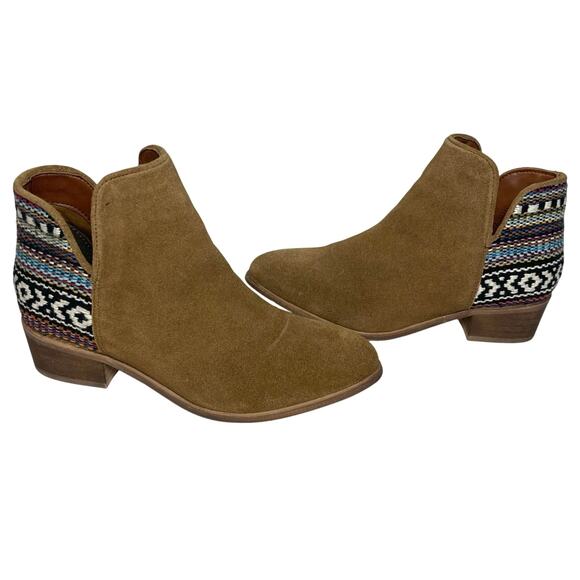 STEVE MADDEN Women’s Suede Tribal Trim Short Boot - Picture 6 of 7